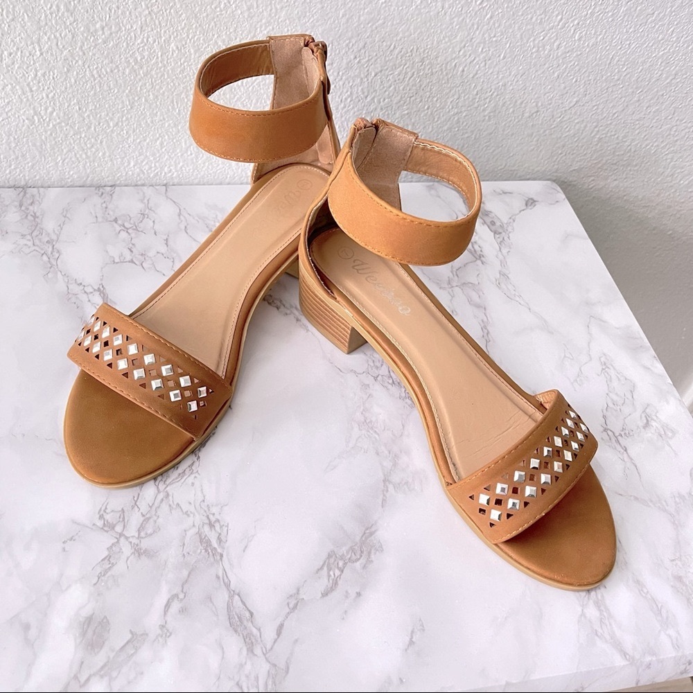 🌸3/$10🌸 Weeboo Sandals